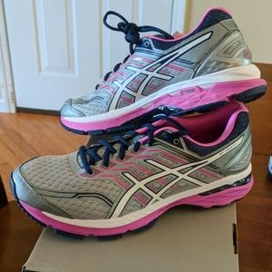 Women's Asics GT-2000 5 size 7.5